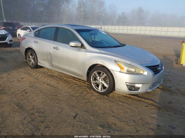  Salvage Nissan Altima