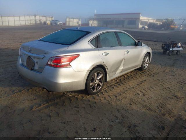 Nissan Altima 2.5 Sv Image 4