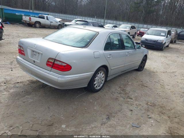 Mercedes-Benz E-Class Image 3