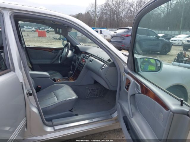 Mercedes-Benz E-Class Image 11