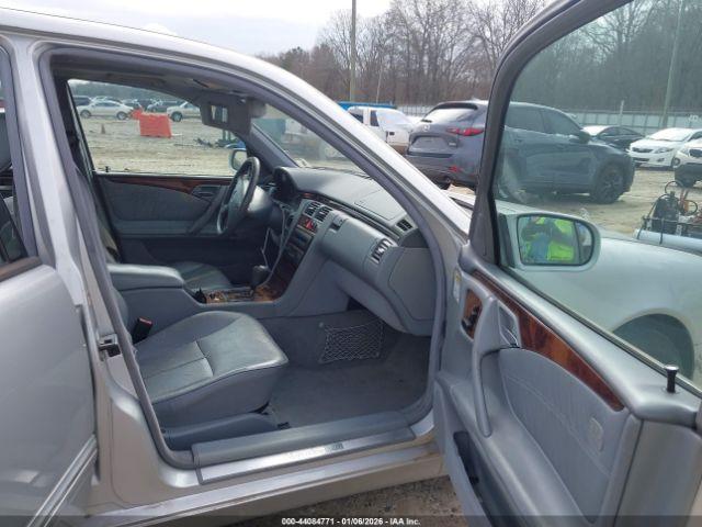 Mercedes-Benz E-Class Image 11