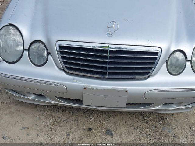 Mercedes-Benz E-Class Image 9