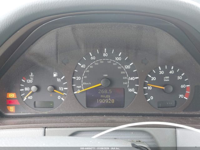 Mercedes-Benz E-Class Image 10