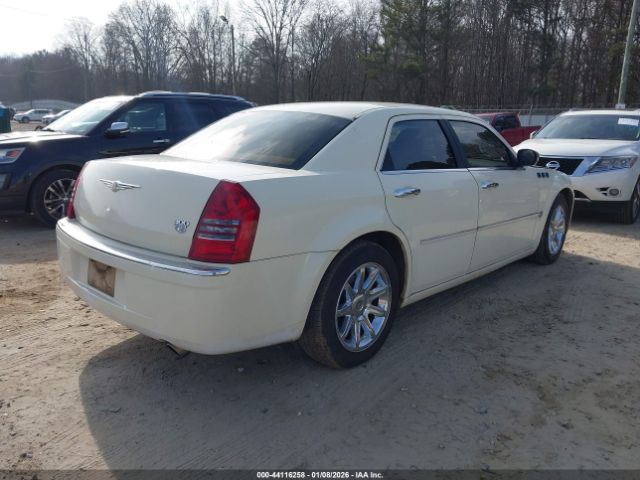 Chrysler 300c Image 11