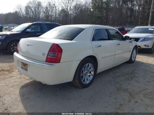 Chrysler 300c Image 11