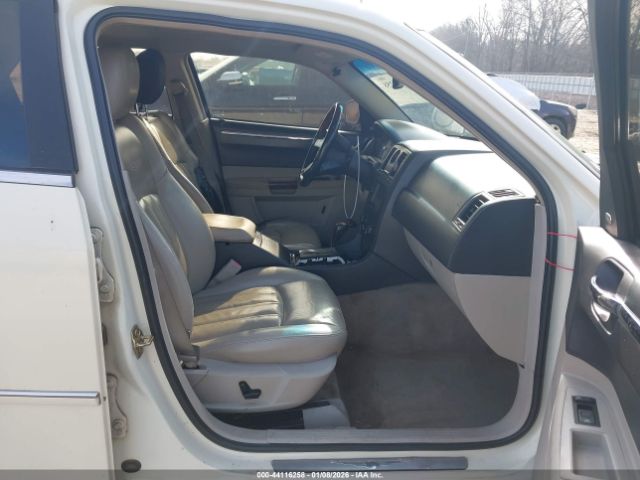 Chrysler 300c Image 10