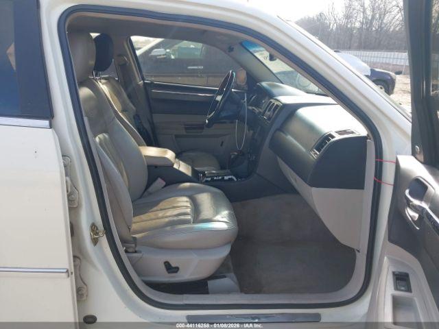 Chrysler 300c Image 10