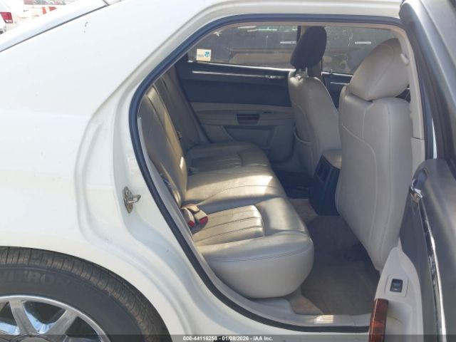 Chrysler 300c Image 5